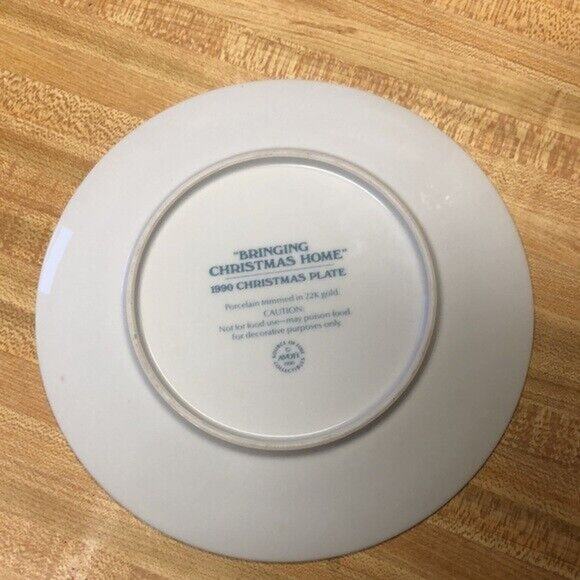 VINTAGE AVON COLLECTIBLE CHRISTMAS PLATE 1990 Bringing Christmas Home gold trim - Picture 3 of 3
